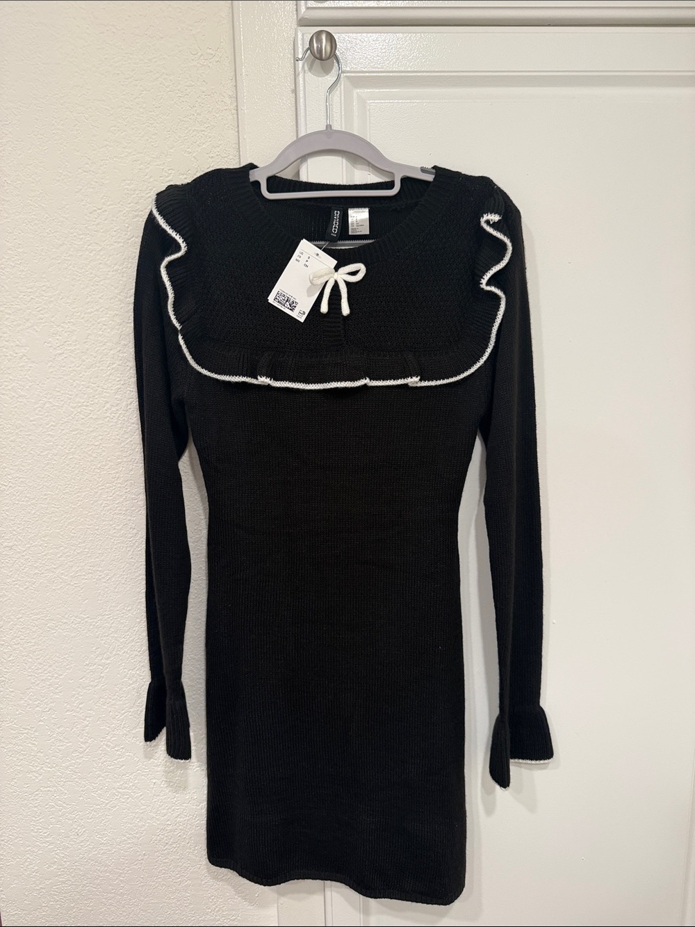 H&M Black Ruffle-Trim Long Sleeve Sweater Dress
